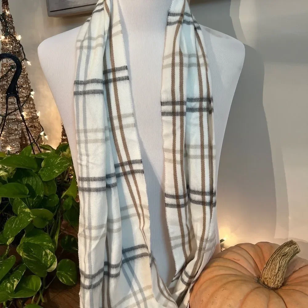 NWT Steve Madden Mid Weight Cozy Muffler Scarf with Fringe Ivory Gray Beige - Picture 3 of 7